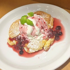 三種のベリーパンケーキ