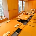 12名様までご利用いただける掘りごたつ個室です。こちらのお部屋からは夜景が見え、優雅なひと時をお過ごしいただけます。昼は晴れていれば富士山も見えます。慶事、法事などご家族、ご親戚が集まる際のお食事会や会社の宴会にどうぞご利用ください。