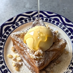 厚切りフレンチトーストのバニラアイス添え
