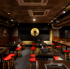 テーブルのお席となっております。大人数でのご利用も可能です。