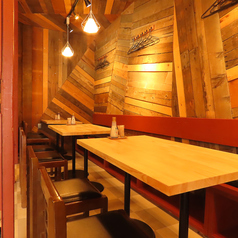 4人掛けテーブル6卓ご用意いたします◎