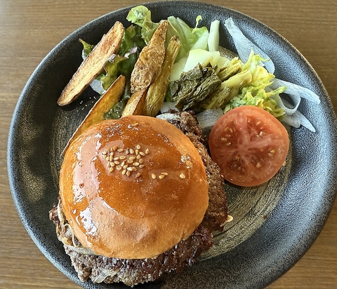 【青梅　釜の淵公園】 肉の旨味を最大限に活かす青梅のスマッシュバーガー☆