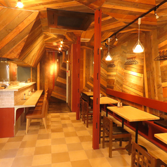 テーブルをつなげて大人数でのご利用も可能です◎