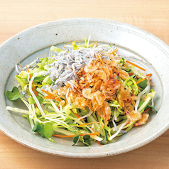 釜揚げしらすと桜海老のサラダ