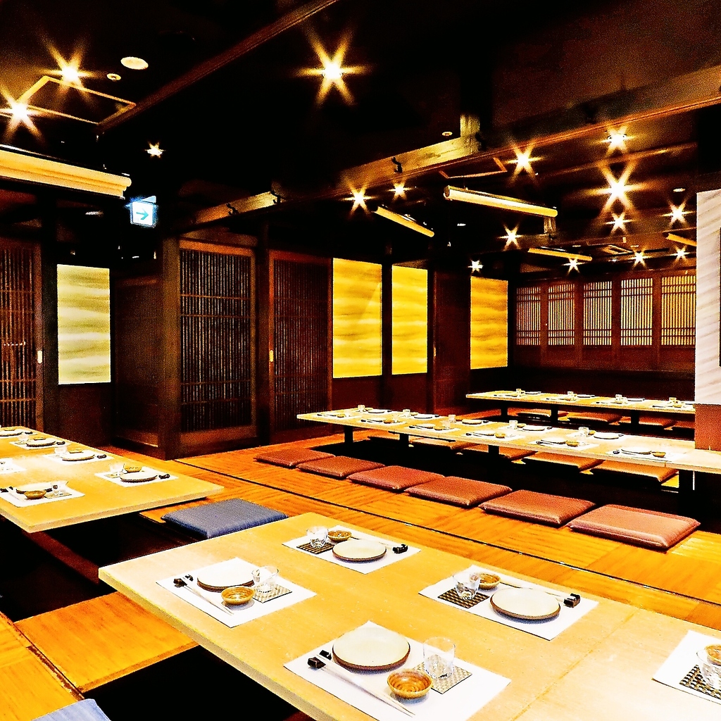 開放感溢れる個室も完備しております。会社の飲み会や同窓会等の各種宴会に是非ご利用ください。