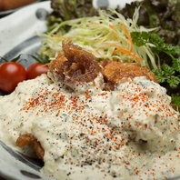 素材本来の旨味を活かす刺身五種盛りと炭火焼き