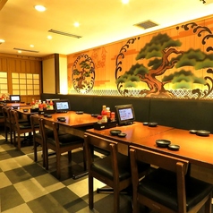 レイアウト可能なテーブル席もご用意。様々な人数にご対応いたします!!