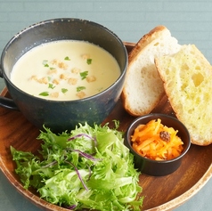 季節のスープ　スイートコーン&ベーコンのミルクチャウダー