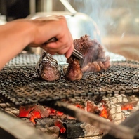 【お肉を美味しく焼き上げる「炭火」】