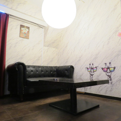 1テーブル限定！ゆったりくつろぎたい方はソファ席をご利用ください。