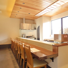 【お一人様にもオススメのカウンター】お一人様のご利用も安心◎カウンターのお席のご用意もあります！サクッと気軽に美味しい割烹料理をご堪能いただけます。