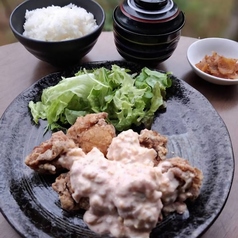 小田原産梅のタルタルソースを使用【チキン南蛮定食】の写真
