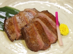 希少部位！厚切り牛タンのタン元炭火焼き