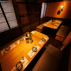 和の趣き溢れる店内は大人の為の落ち着いた雰囲気となっております。2名様~50名様までご利用可能な完全個室席は横浜での接待や女子会、合コンなど各種宴会に最適なプライベート個室空間♪お得な宴会コースプランもご予算に合わせて3500円~ご用意。誕生日や記念日にお得なサプライズ特典もご用意しております。