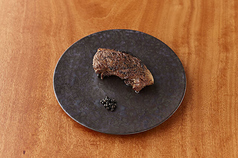 A5ランクの極上黒毛和牛の薪焼き