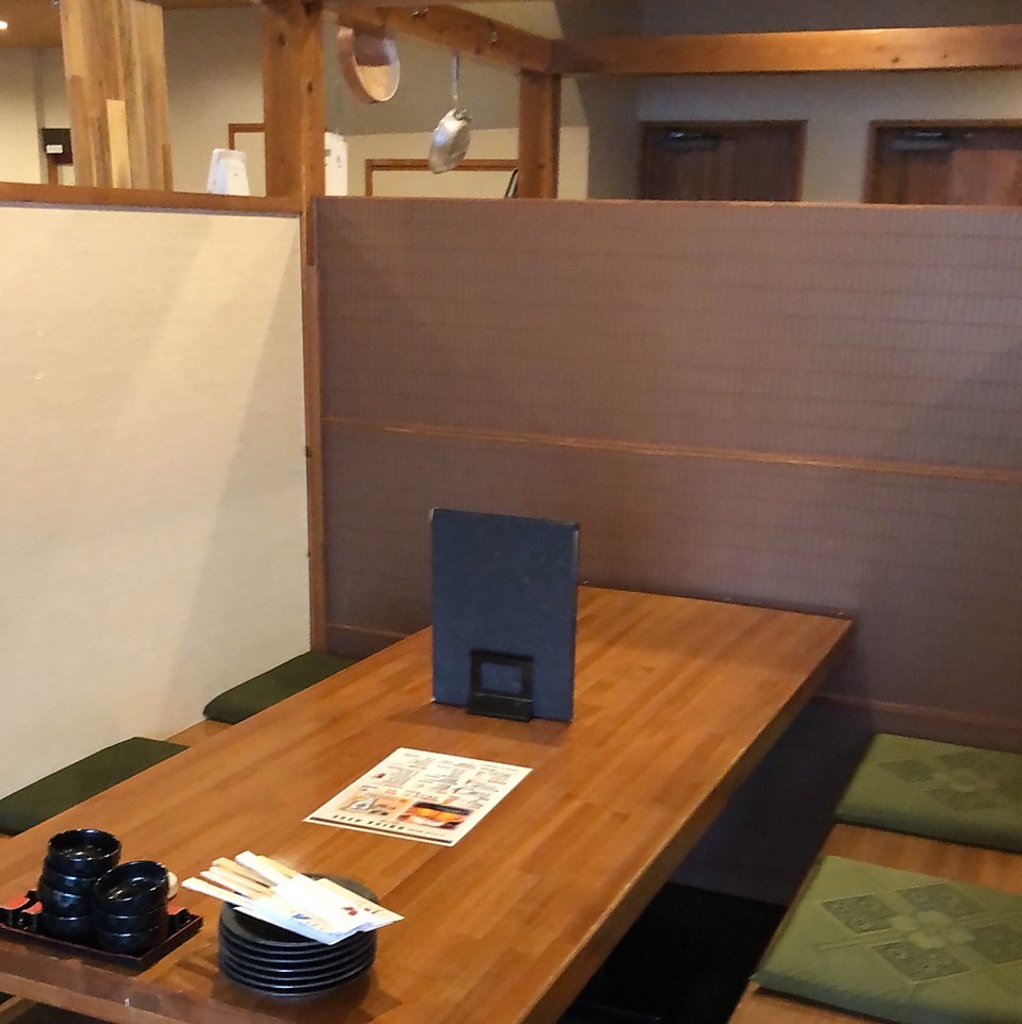 お店の中心には臨場感たっぷりの“ライブキッチン”が!! 出来上がりを待つ時間もお楽しみください♪