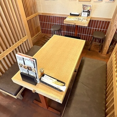 4名テーブル3席