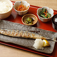 まずは炉端焼きを堪能！バラエティー豊かな逸品たち！