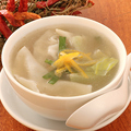 料理メニュー写真 台湾スープ餃子（白）