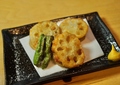 料理メニュー写真 鶏団子蓮根挟み揚げ