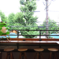 開放感抜群の見晴らしテラス席