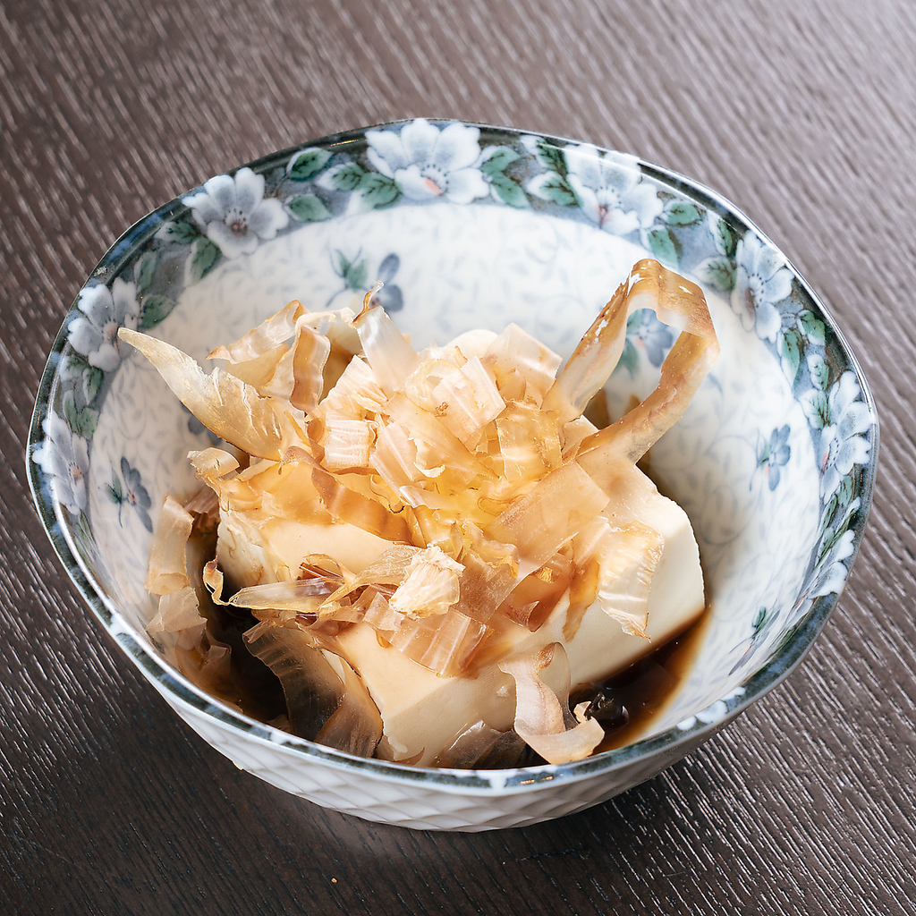 冷ややっこや漬物盛りなど、『とりあえず』の一品も充実！お席に着いたらまずはコチラ♪