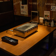 ゆったりとお食事可能な4名様テーブル。仕切りを外すと最大8名様までご利用頂けます♪