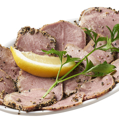 豚タンスモークペッパー Smoked Pork Tongue with Pepper