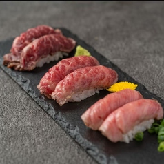 黒毛和牛の炙り盛合せ 六貫