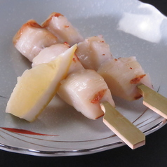 【◆至極の逸品◆】大粒の甘みがとろける！炭火でじっくり焼き上げる「ホタテ貝柱串」の写真