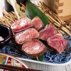 -驚きの柔らかさと溢れる肉汁-希少部位を使用した極厚仕立ての「トロ牛タン串」の写真