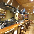 お一人でのご来店も大歓迎！目の前に大きな鉄板をご用意しており、お料理も前の前で調理致します。アツアツのお好み焼きをお腹一杯お召し上がりください♪※2名様の場合カウンター席になることがございます。