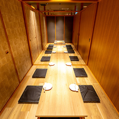 デザイナーが手掛ける当店の完全個室は用途は様々に対応♪大人気の為お早目の予約を！！その他にも空間もウリの当店はオシャレな席がまだまだありますのでご安心下さい★