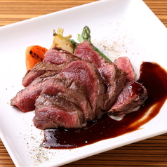 牛赤身肉のグリエ 赤ワインソース
