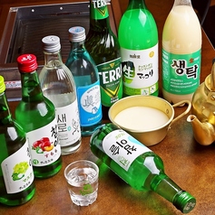 チャミスルやマッコリなど、韓国酒を取り揃えております