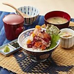 魚こめ屋の贅沢丼