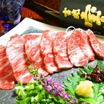 大人気の特上の馬刺しは臭みがなく甘みが口に広がりとろける食間が格別。信州の地酒とご一緒に。