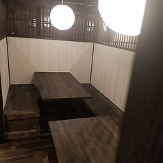 ご家族での会食や、少人数の宴会、女子会にもおすすめの完全個室。8名様用がございますが、最大10名様までご利用いただけます。周囲を気にせず、ゆったりと寛げる空間で、特別な時間をお過ごしください。