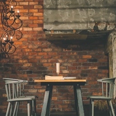 当店では、お子様連れのお客様も歓迎しております。離乳食持ち込みOKで、お子様用食器もご用意いたします。周りを気にせずお食事を楽しんでいただけるよう、可能な限り配慮させていただきます。ご家族皆様で、心ゆくまで楽しいひとときをお過ごしください。