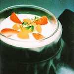 真っ白なけむりに包まれて現れる♪とろける奇跡の杏仁豆腐！女性が喜ぶ１品。