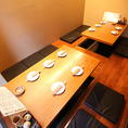 さまざまなお席をご用意してます。個室の掘りごたつは、落ち着いた雰囲気の中、足を伸ばしてリラックスできます。また半個室のテーブル席では、気軽におしゃべりを楽しめ、友人や家族との楽しい時間をお過ごしいただけます。さらに貸切は20名様から50名様まで対応可能ですので、各種宴会などのご利用に最適です。