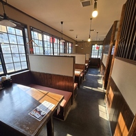 女子会や仕事帰りの一杯など使い勝手抜群なテーブル席