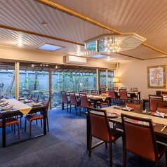 【菊華の間】少人数でご友人同士でのカジュアルなあつまりにおすすめなお席。貸し切りも可能な広間なので、歓送迎会や忘新年会、同窓会などの集まりにも。(※貸切利用の場合は使用料金\8,800がかかります。)