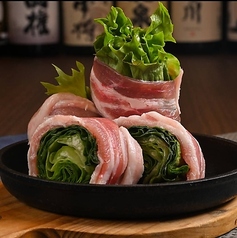 肉巻きレタスの鉄板焼き
