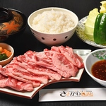 自慢のお肉を使った焼肉定食は13種類のご用意があります！ランチでも夜でも食べれるのは嬉しい♪
