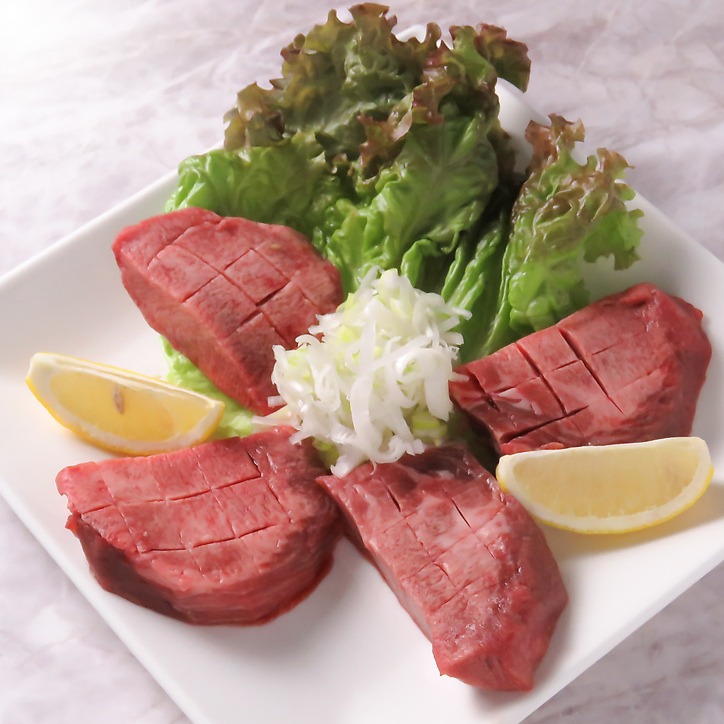 厚切りタン塩など各種焼肉メニューをご用意♪厳選された上質な肉の旨味をたっぷりとお楽しみください