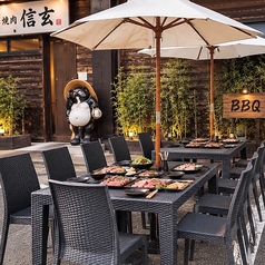 【2名様～12名様までOK！】みんなで楽しめるBBQ席をご用意♪ご家族やご友人とのお食事はもちろん、グループでのご利用にもおすすめです。開放的な空間で、ワイワイ楽しくBBQをお楽しみください！