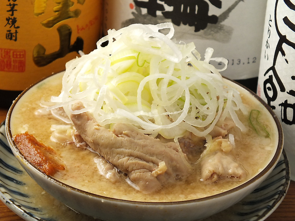 食べた瞬間わかる歯ごたえの良い煮込み！プリッとコリッと驚きが待っています！