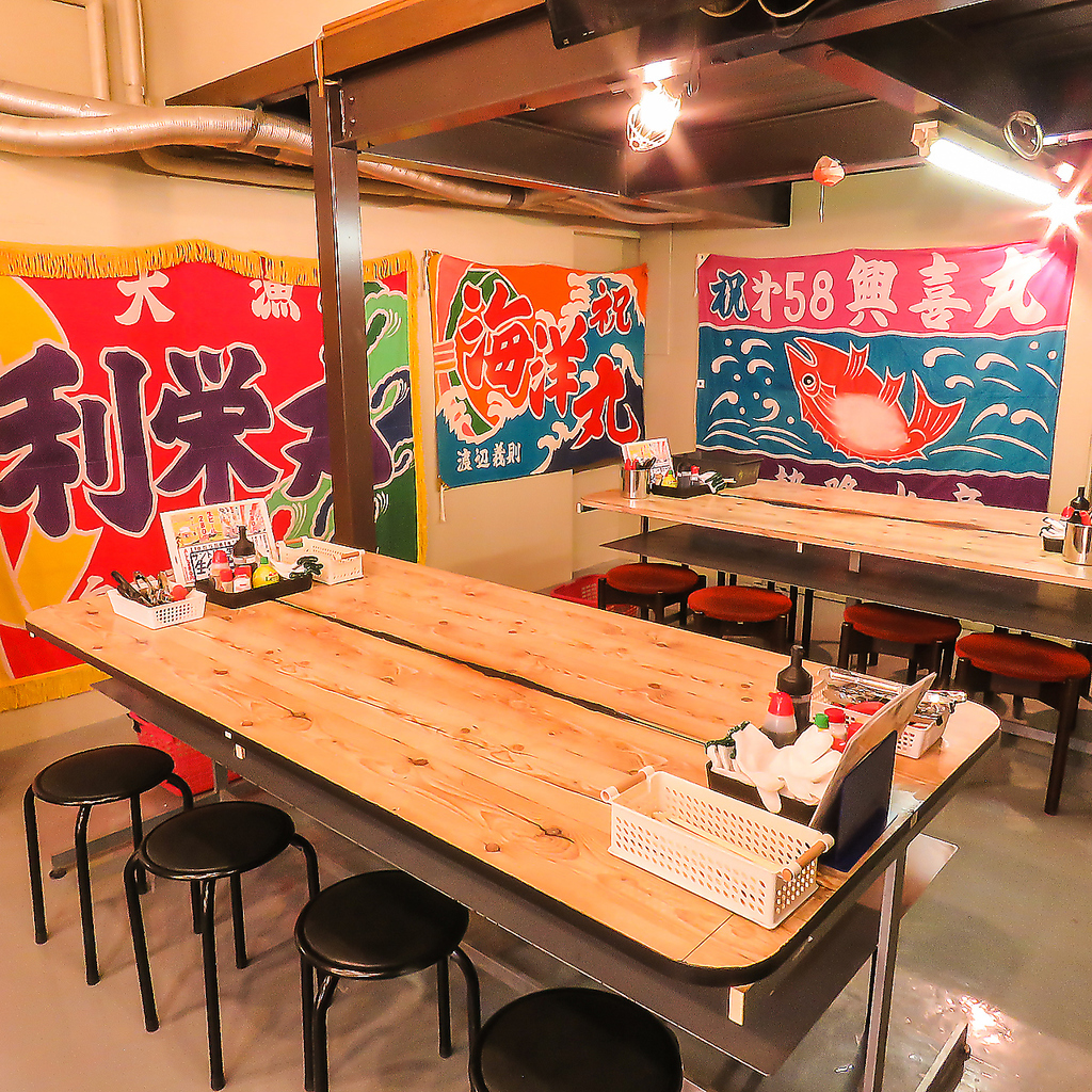 新鮮な魚介を網で焼く香ばしさが漂う空間。大人数の集まりも大歓迎です！各種宴会に最適◎