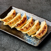 自慢の焼き鳥から海鮮・揚げ物まで多彩な料理を◎